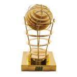 Troféu em aço carbono banhado a ouro