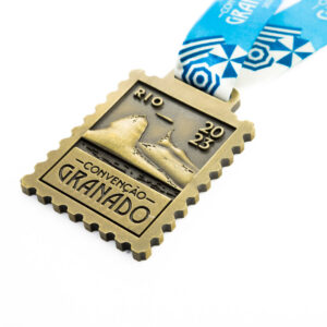 Medalha em metal 3D banho ouro velho e fita digital