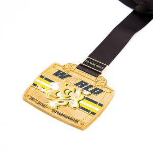 Medalha em metal 3D banho ouro esmaltado com fita gorgurão e aplique em metal