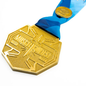 Medalha em metal 3D banho de ouro com aplique em metal e fita digitalizada gravata