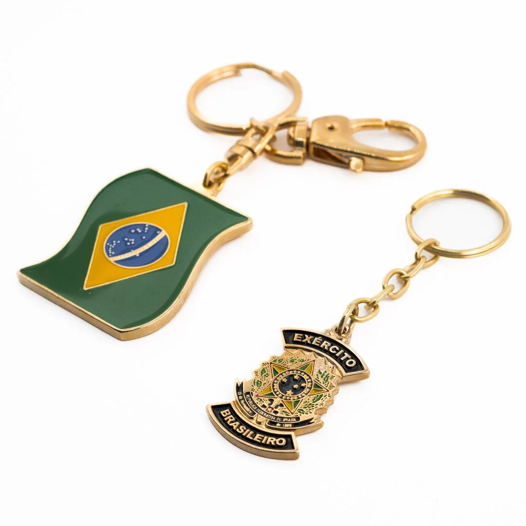 Chaveiro em metal banho de ouro elo giratório e argola