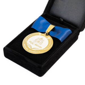 Medalha em aço inox Color com fita digital e estojo de veludo