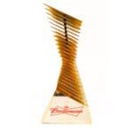 Troféu em aço carbono banho de ouro e corte laser