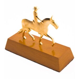 Troféu em metal 3D banho de ouro e base de madeira