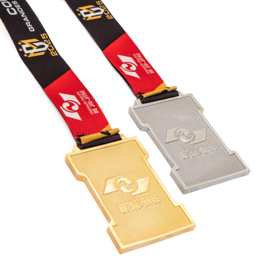 Medalha em metal banho ouro e níquel esmaltado
