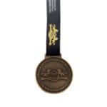 Medalha em metal 3D banho de ouro velho e fita digital