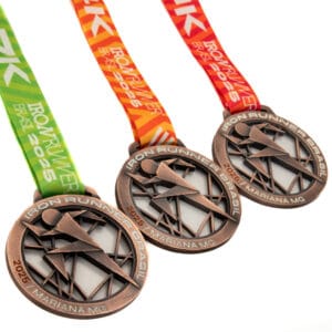 Medalha em metal 3D banho de cobre velho esmaltada com fita digital