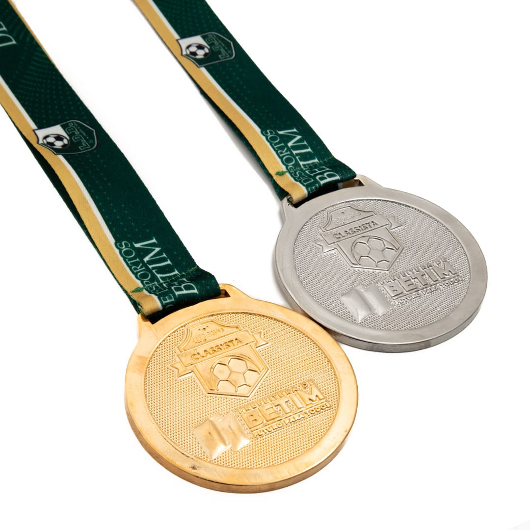 Medalha em metal banho ouro e níquel esmaltado