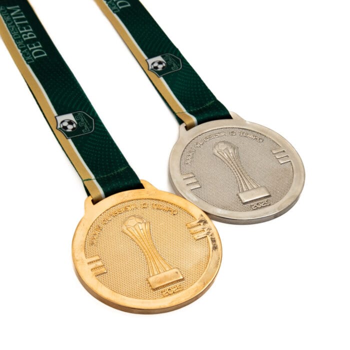 Medalha em metal banho ouro e níquel esmaltado - Imagem 2
