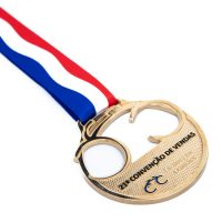 Medalha em metal banho de ouro